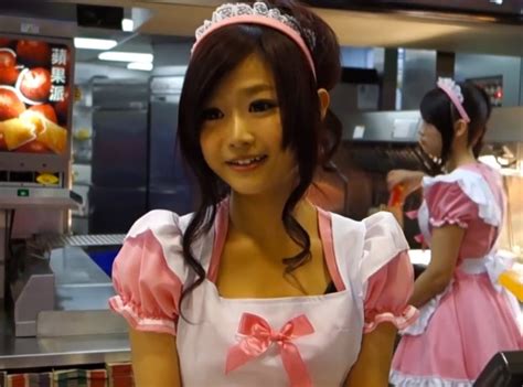 People Are Flocking To A Taiwan Mcdonalds For This Lady