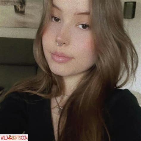 Emily Asmr Cherryemyy Emilyasmrr Emsmilla Nude OnlyFans Instagram Leaked Photo 4