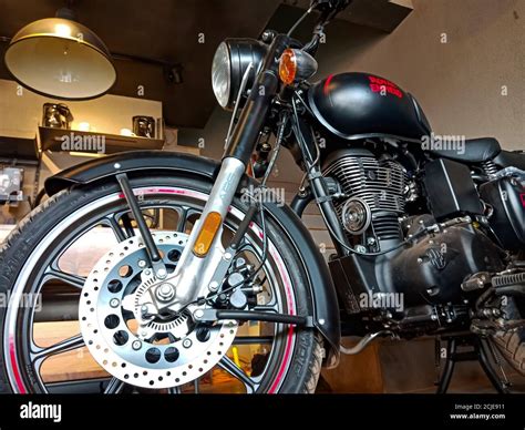 Royal Enfield Showroom Colour Atelier Yuwaciaojp