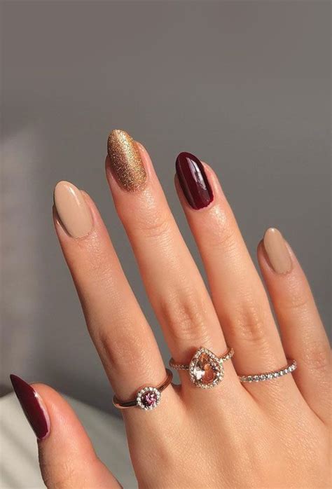 27 Glamorous Soft And Subtle Autumn Nail Designs Glitter Autumn Toned Nails Nail Colors