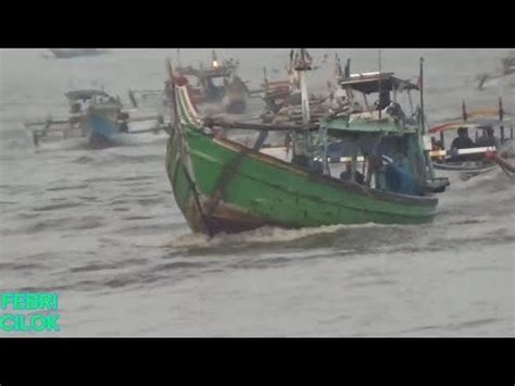 OMBAK SABTU PAGI MENURUN 27 4 24 RATUSAN SPEEDBOAT PULANG DAN KAPAL