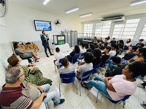 Estudantes Da EM Professora Luiza Helena De Barros Participam De