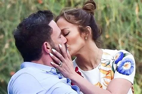 Jennifer Lopez Stuns Fans As She Poses Completely Naked To Celebrate Her Rd Birthday Mirror