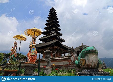 Pura Ulun Danu Bratan stock photo. Image of water, statues - 162826210