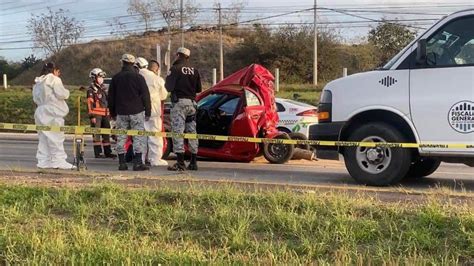 Trágico accidente vehicular Automóviles colisionan en carretera y