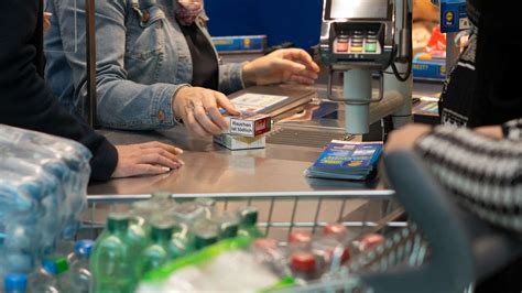 Tabak Verbot Im Supermarkt Deutsches Nachbarland F Hrt Strenge Rauch