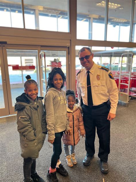 City Of Fairburn Police Department Spreads Holiday Cheer To Families