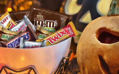 The 33 Best Halloween Candy For Trick Or Treaters In 2021 Spy