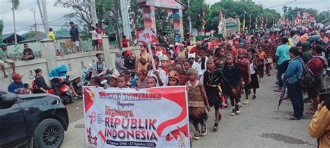 galeri karnaval jalan  rangka hut ri    nabire nabirenet