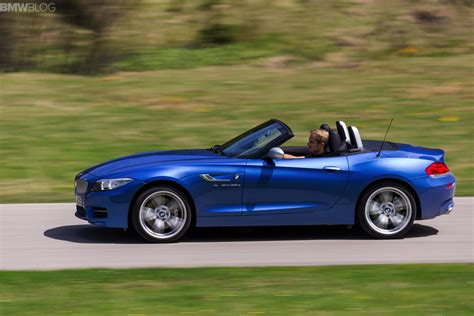 2015 BMW Z4 looks great in Estoril Blue