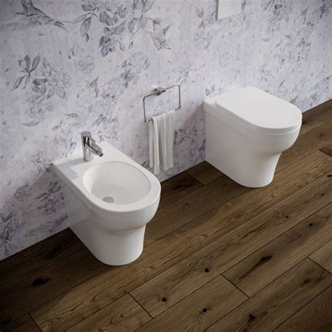 Azzurra Bidet E Vaso Wc A Terra Filomuro Con Sedile Coprivaso Softclose