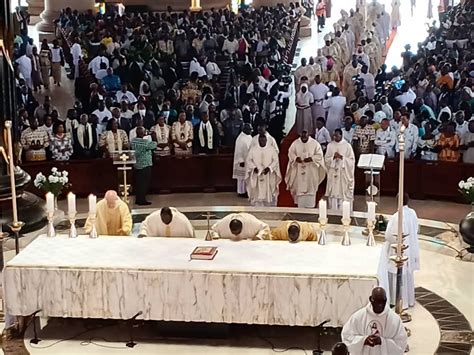 Messe d ordination épiscopale de Mgr Joseph Kacou Aka nouvel évêque de