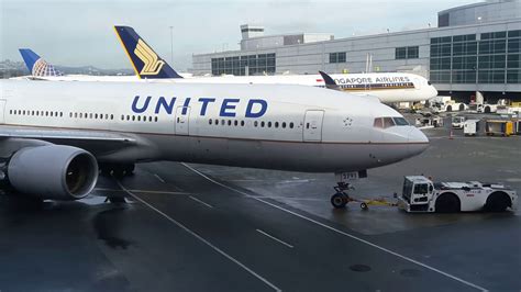 United Airlines Boeing 777 Pushback Sfo Youtube