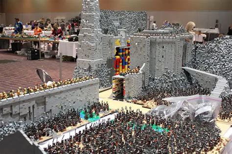 Incredible Lego Recreation Of The Lotr’s Helm’s Deep Battle