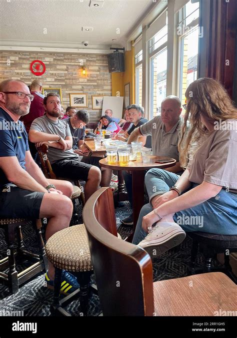 El Famoso Arkles Pub En Anfield Road Antes De Un Partido Entre El