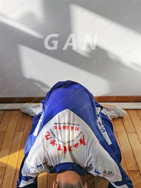 Gan On Twitter 3 精斑校服第三弹 校服少年被坏人强迫拍照，被坏人要求揉捏乳头，但是坏人不满意，要严厉惩罚不听话的