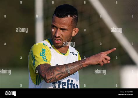 SÃO PAULO SP 26 09 2016 TREINO DO PALMEIRAS The player Leandro