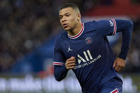 Kylian Mbappé Bio, Age, Net worth, Early life, Personal life and ...