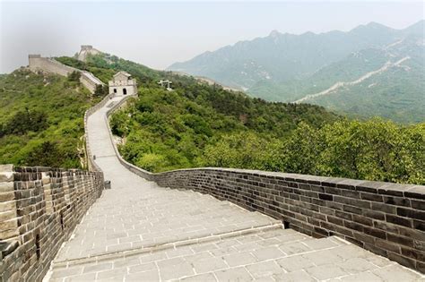 Premium Photo | Great wall of china in spring. near beijing