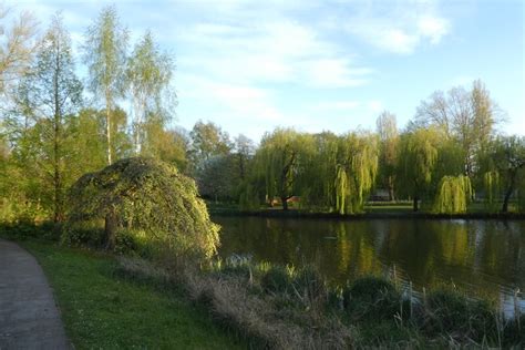 Lake Path Near Central Hall Ds Pugh Cc By Sa Geograph Britain