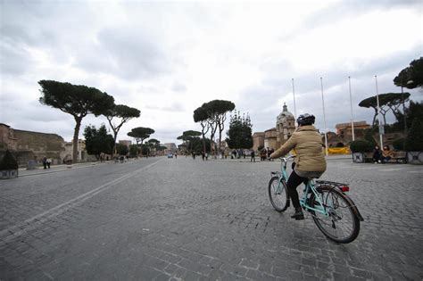 Roma Blocco Totale Delle Auto Domani La Domenica Ecologica