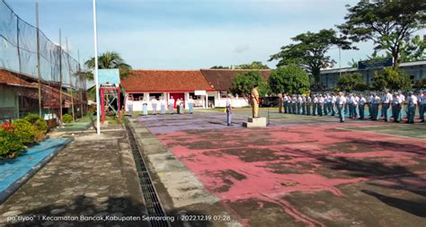 Upacara Bendera Dalam Rangka Memperingati Hari Bela Negara Smk