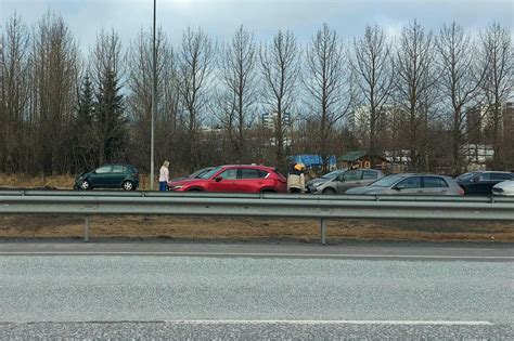 Sex bíla árekstur á Reykjanesbraut