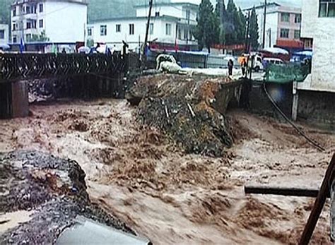 四川、重庆局地遭遇强降雨