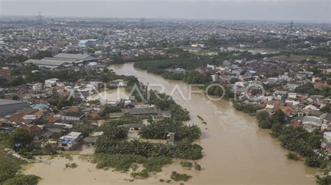 Banjir Akibat Luapan Kali Bekasi Antara Foto