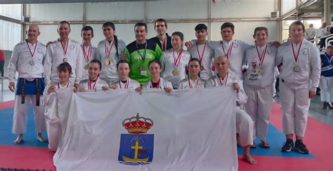 Pleno de medallas para El Barco de Ávila en el regional de karate