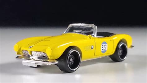 Машинка Базова Hot Wheels BMW 507 Roadsters 1 64 HTC15 Yellow купити в інтернет магазині