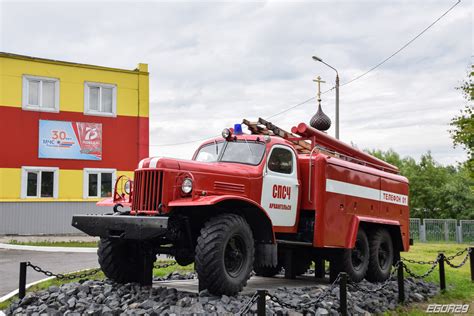 Архангельская область, № В 925 АН 29 — ЗИЛ-157К; Техника на постаментах ...