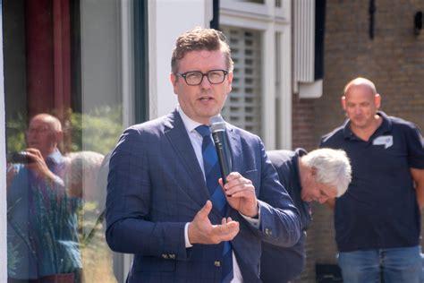 Struikelstenen In Ridderkerk Oostendam Voor De Familie Den Hartog RTV