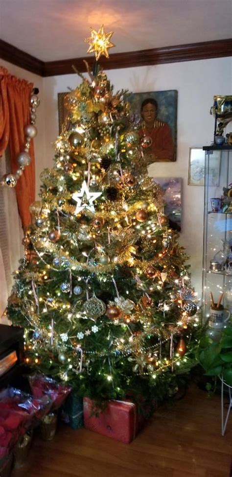 My version of an orange 2018 Christmas tree because I love orange ...