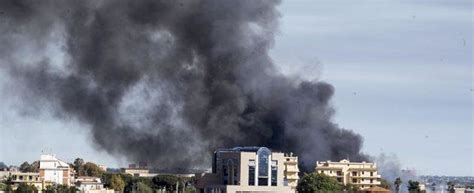 Incendio Pontina La Nube Tossica Si Sposta Verso Roma Sud Huffpost