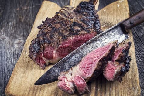 Barbecue Carro Tradizionale A Manzo Tomahawk Bistecca Di Manzo