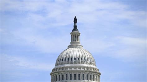 Assaut du Capitole Trump peut être tenu responsable au civil selon