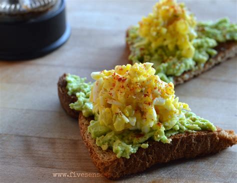 Avocado Toast With Shredded Egg Salad Five Senses Palate