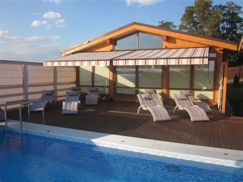 Выдвижные маркизы в Москве для террасы, купить по выгодной цене