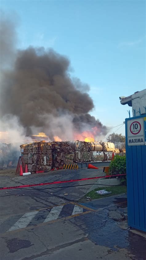 Atiende Gobierno Municipal El Incendio De Una Bodega De Material De