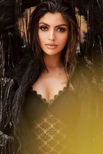 Akanksha Puri Hot Pics And Photos In Red Black Outfit