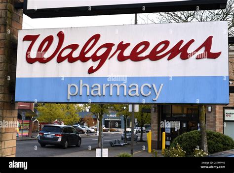 A Walgreens pharmacy drug store sign in Portland, Oregon, USA Stock ...