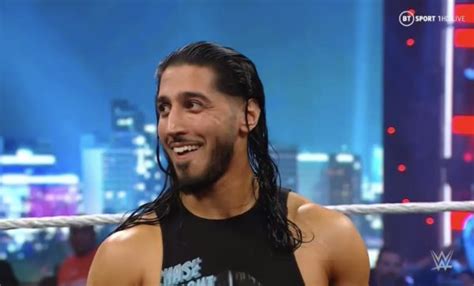 Mustafa Ali Mostró Cambio De Look Durante Un Evento En Vivo Superluchas