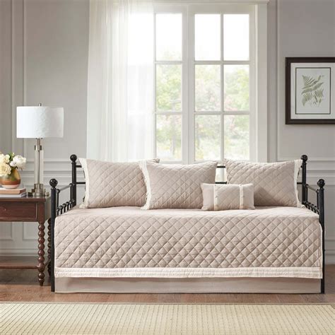 How To Choose Daybed Covers & Sets - Foter