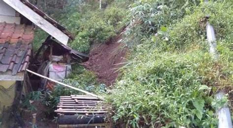 Longsor Di Kabupaten Ciamis Dua Bocah Tertimbun Di Dalam Kamar