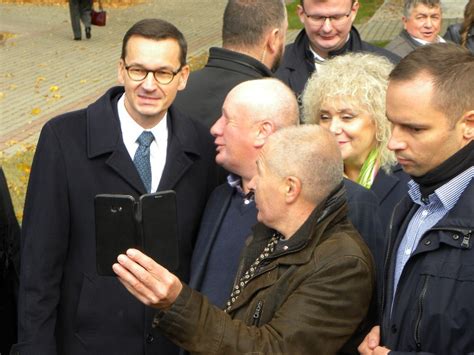 Premier Mateusz Morawiecki Odwiedzi Dzisiaj Modrzew I Och W Tygodnik