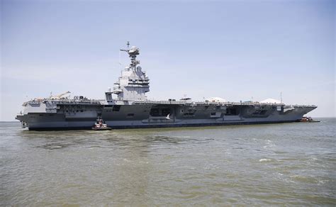 File:USS Gerald R. Ford (CVN-78) on the James River on 11 June 2016.JPG ...