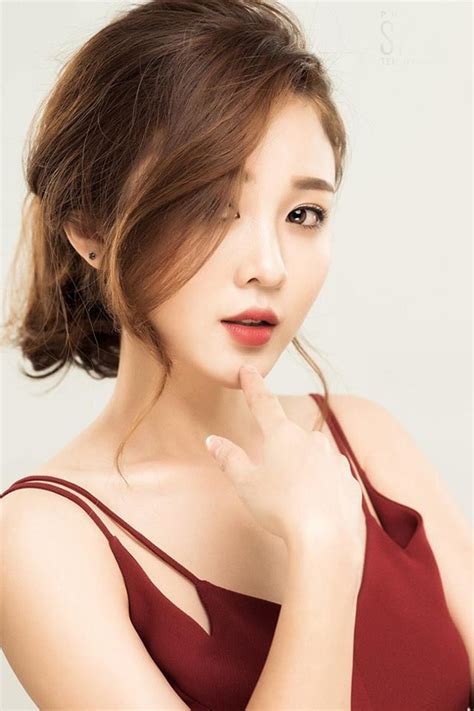 Hot girl đóng hài đ ánh bật loạt hot girl n gực k hủng hút triệu fan Người đẹp Việt Giải Trí