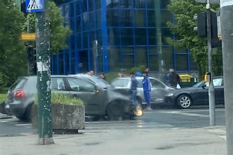 Lan Ani Sudar U Sarajevu Na Etiri Vozila Pri Injena Ve A Materijalna