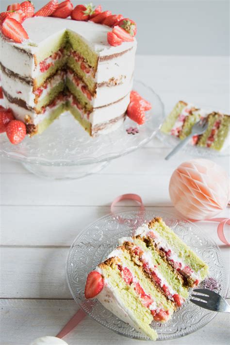 Naked cake fraises pistache Pâte à Choup